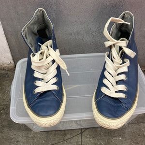 Woman’s Leather Converse